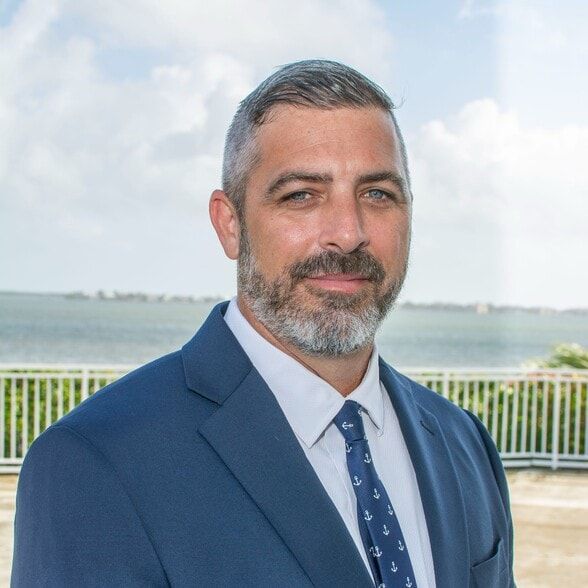 Land Listing Agent Photo