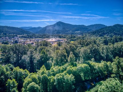 Property in Douglas County, Oregon