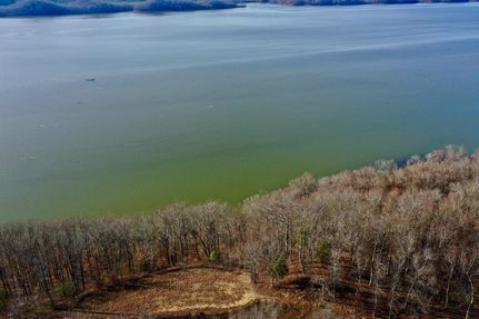 Lakefront Property for sale in Humphreys County, Tennessee