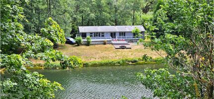 Lakefront Property for sale in Lincoln County, Oregon