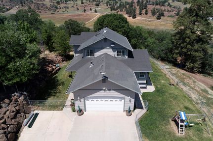 Lakefront Property for sale in Siskiyou County, California