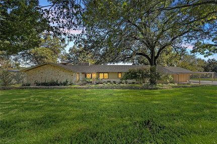 Lakefront Property for sale in McLennan County, Texas