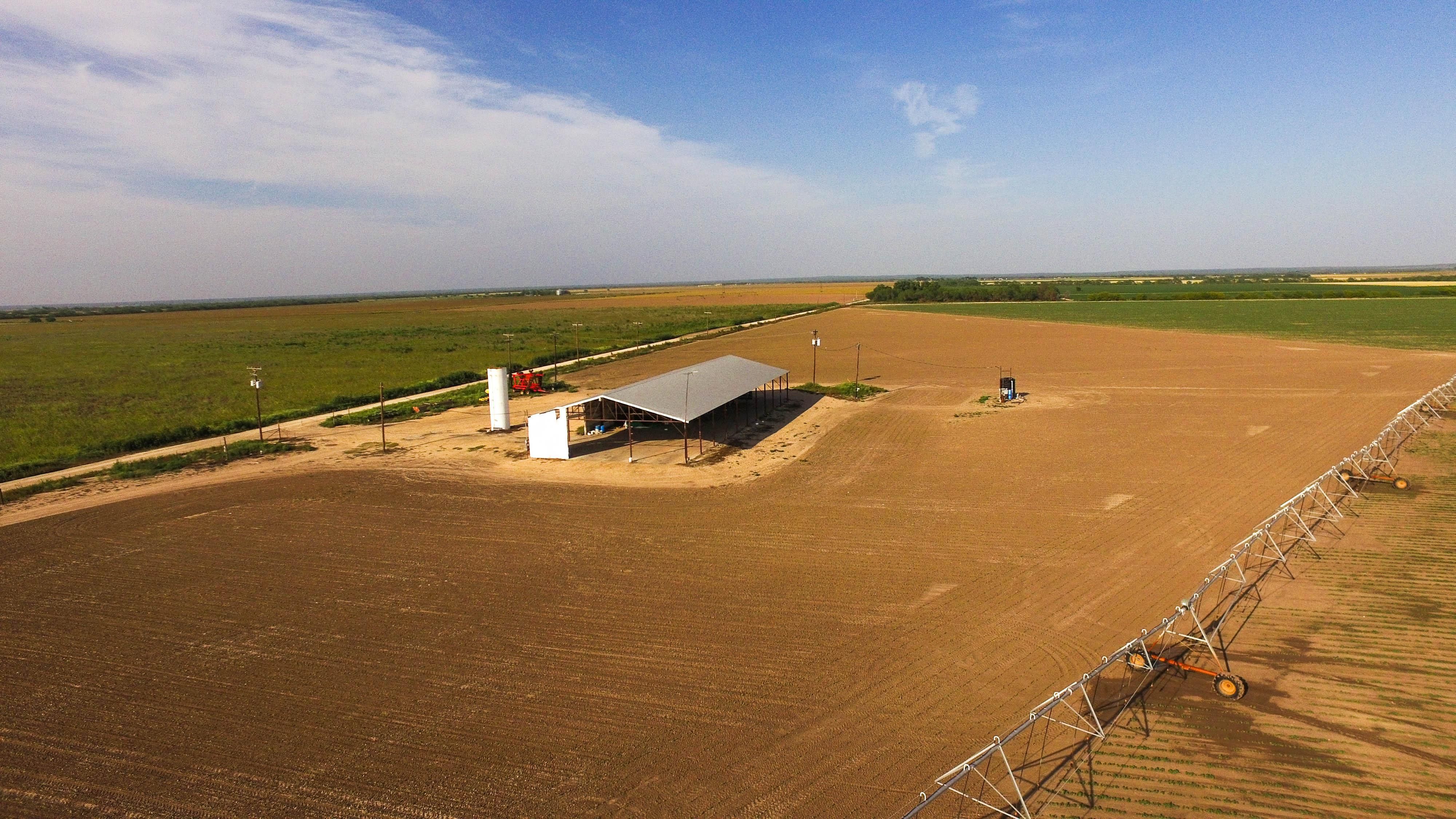 494 acres in La Pryor, TX, 78872