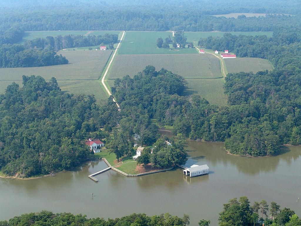 600 acres in Middlesex County, Virginia