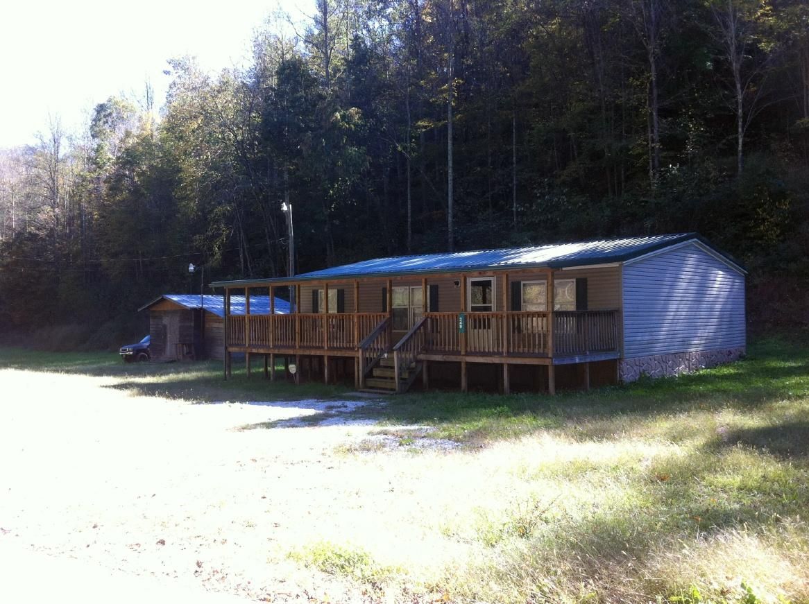 24.98 acres in Calhoun County, West Virginia