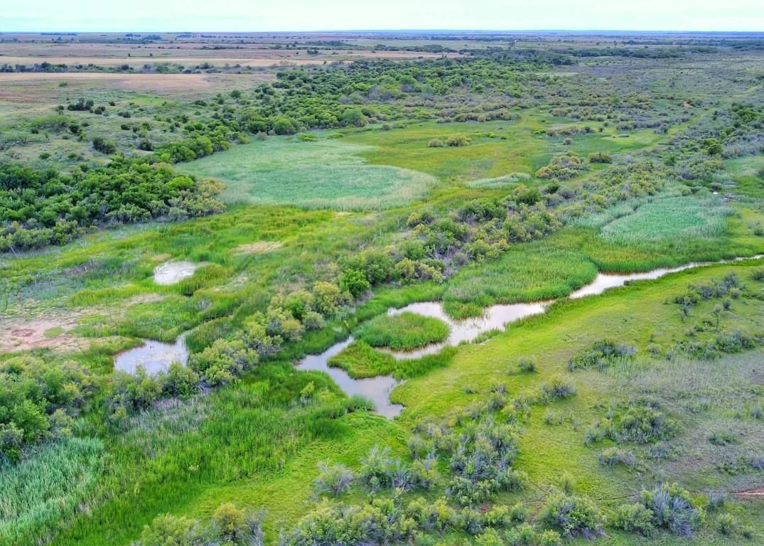 898 acres in Quanah, TX, 79252