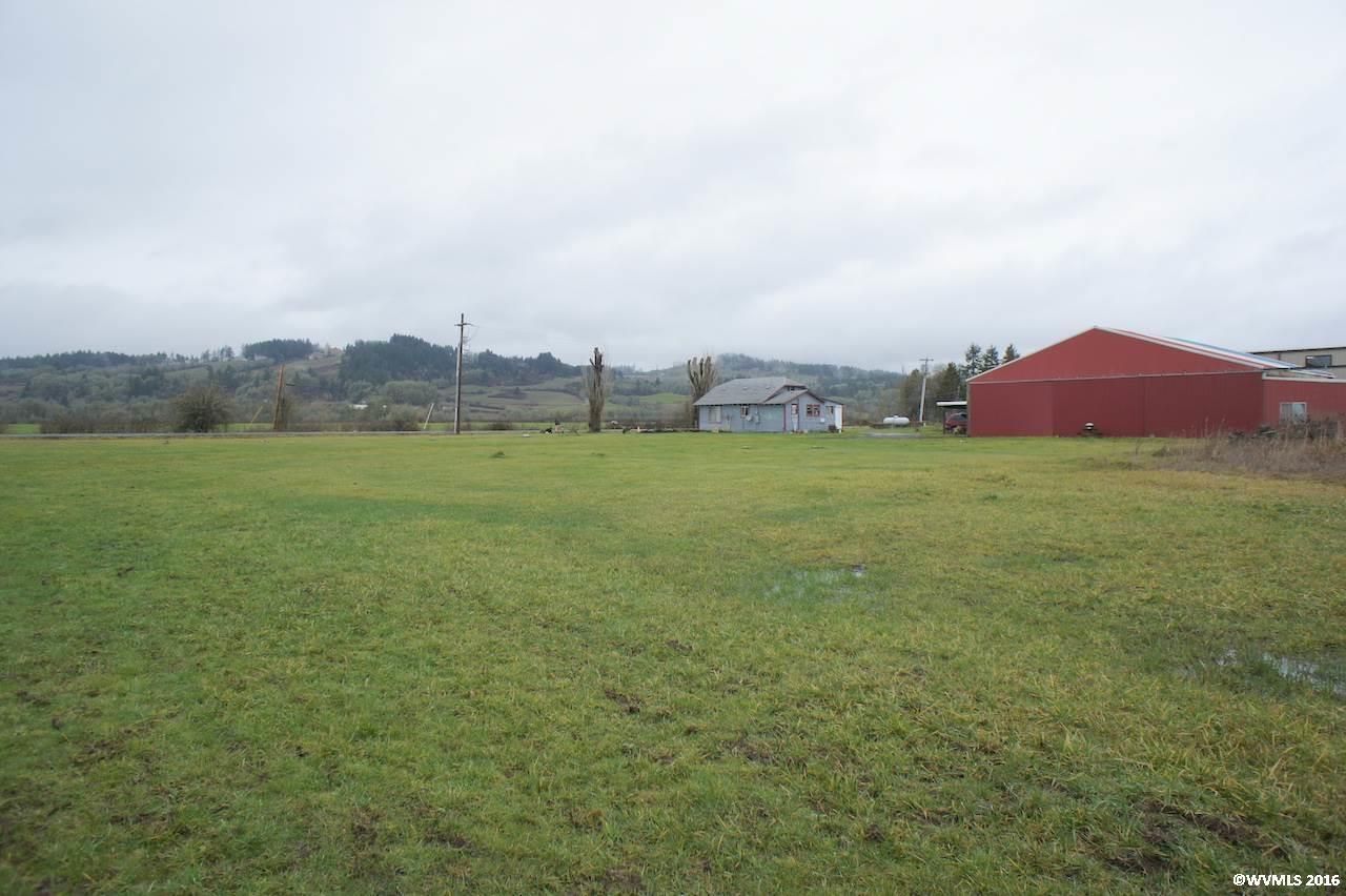 10 acres in Yamhill County, Oregon
