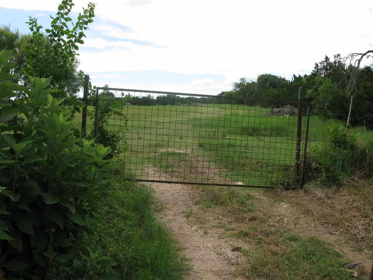 10 acres in County, Texas