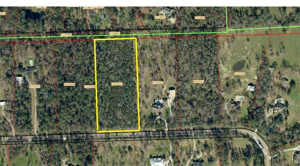 5 acres in Montgomery County, Texas