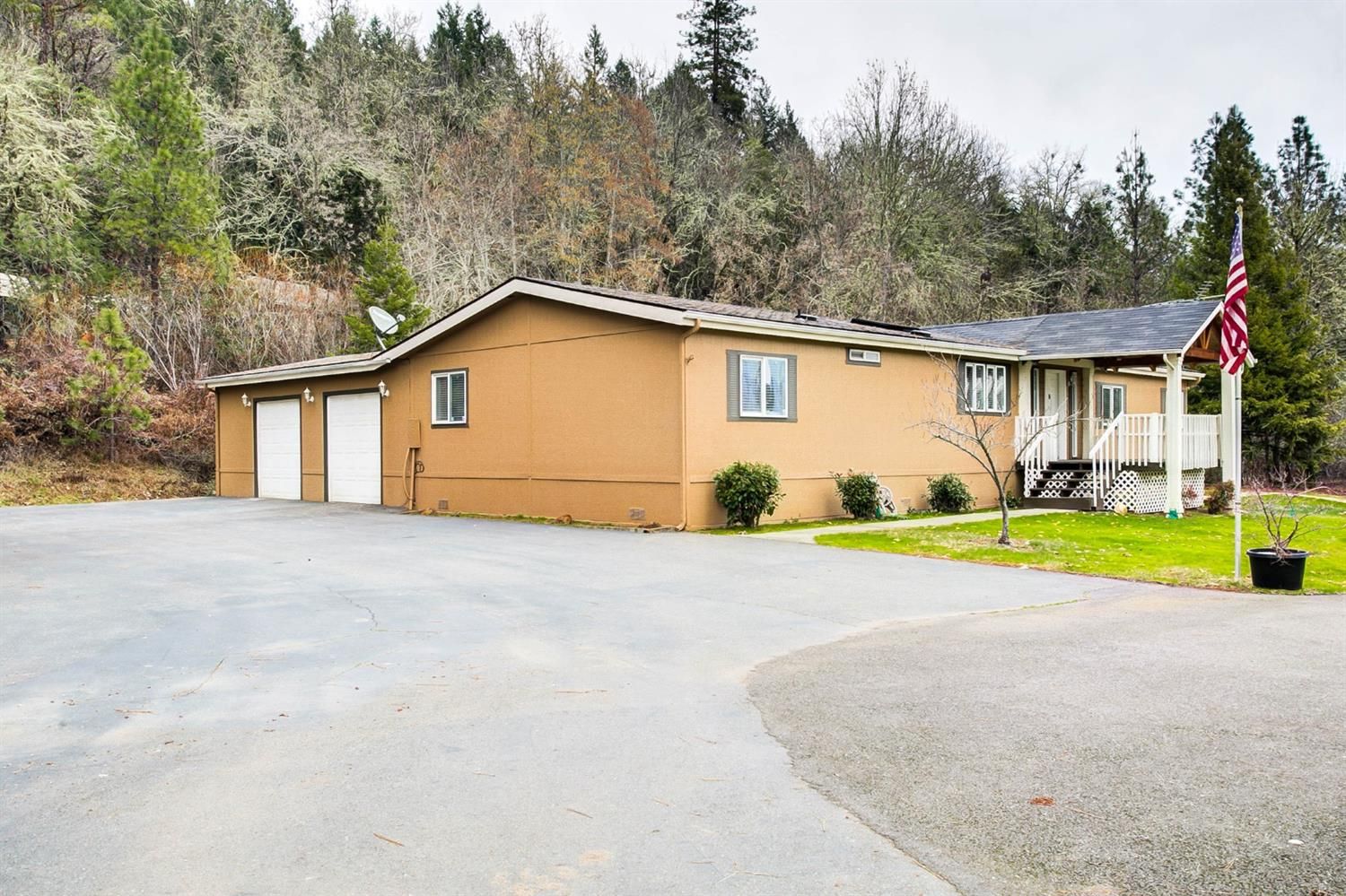 4.97 acres in Josephine County, Oregon