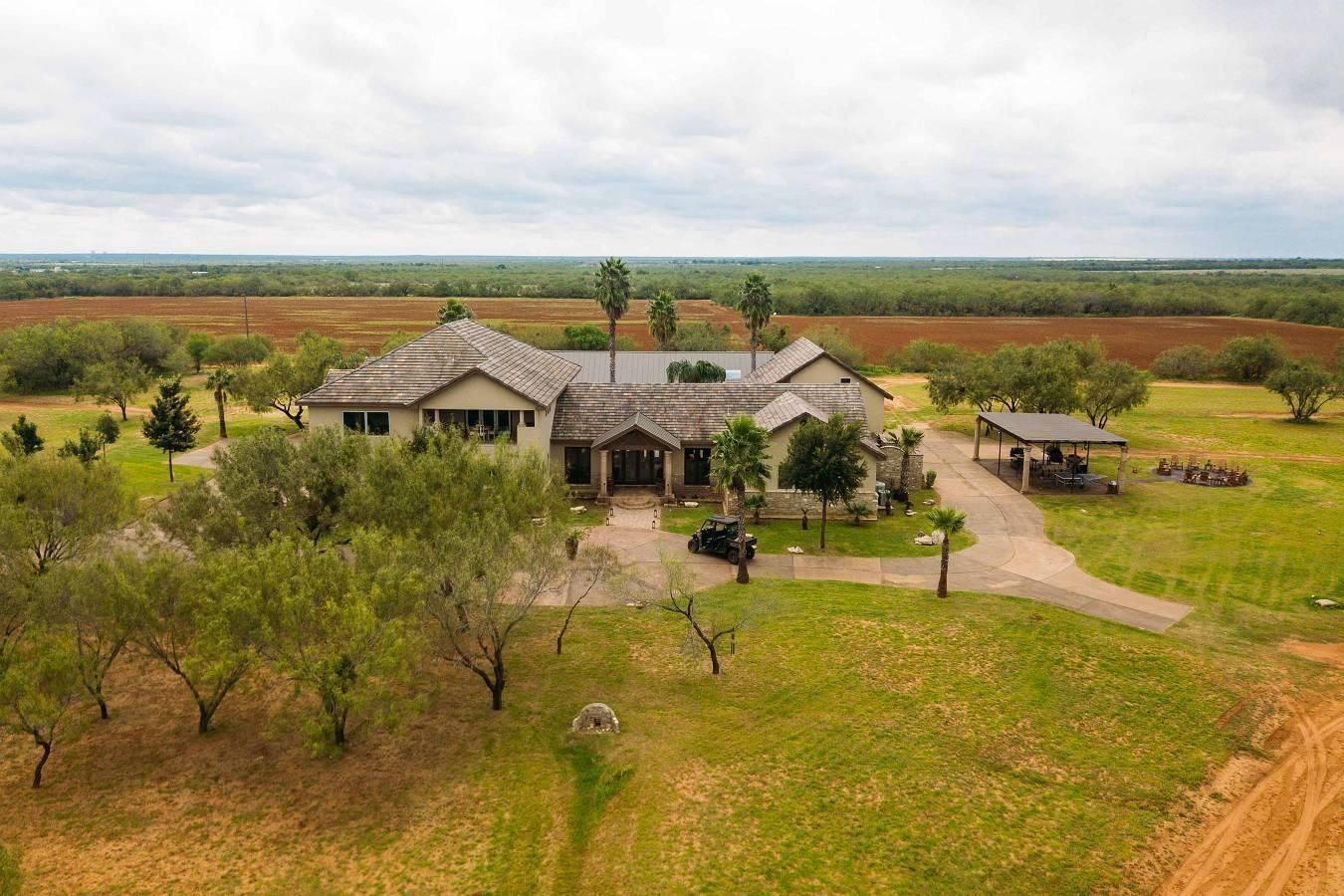 Magnifico Ranch, Dilley, TX 78017
