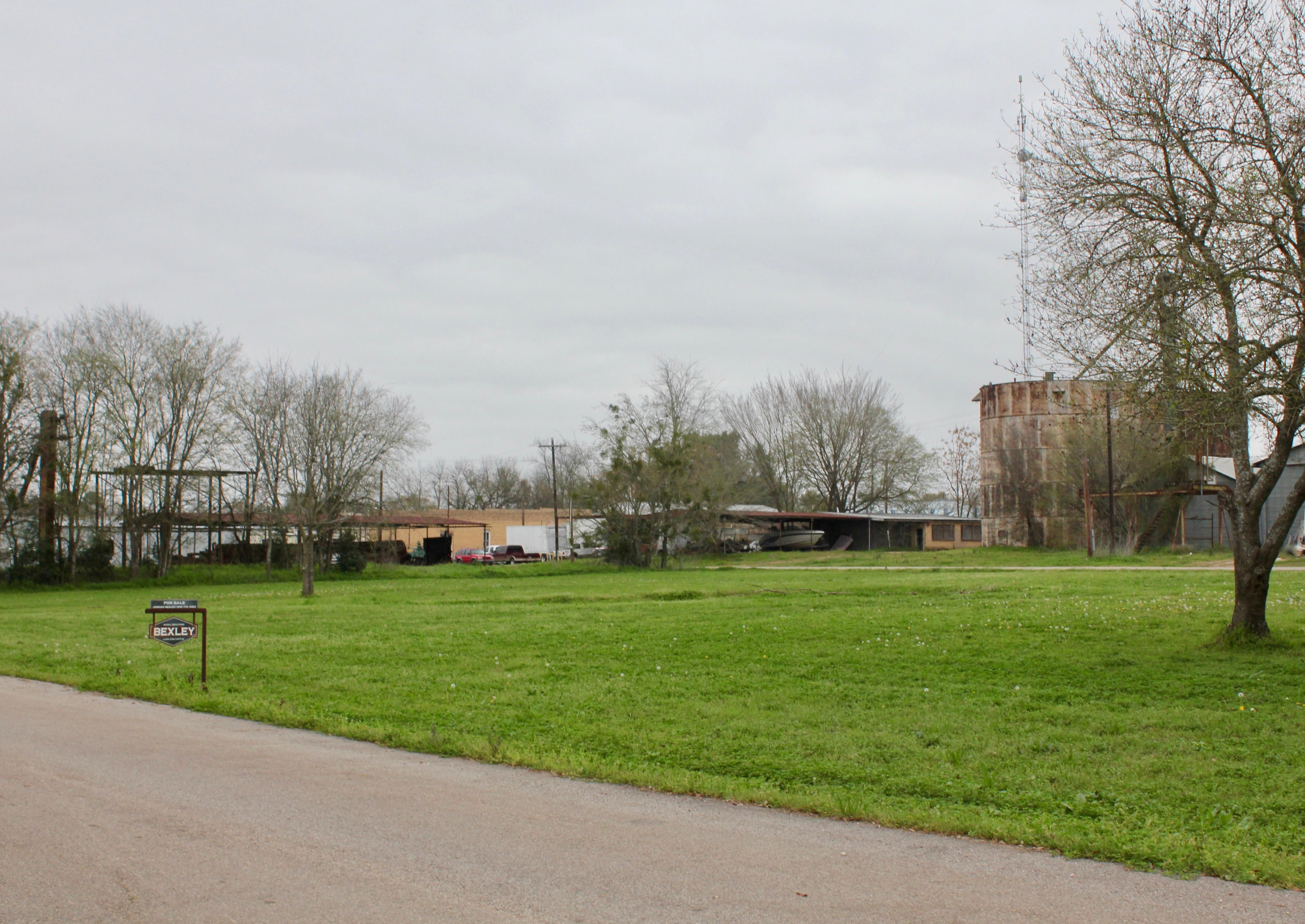 1.38 acres in Lee County, Texas