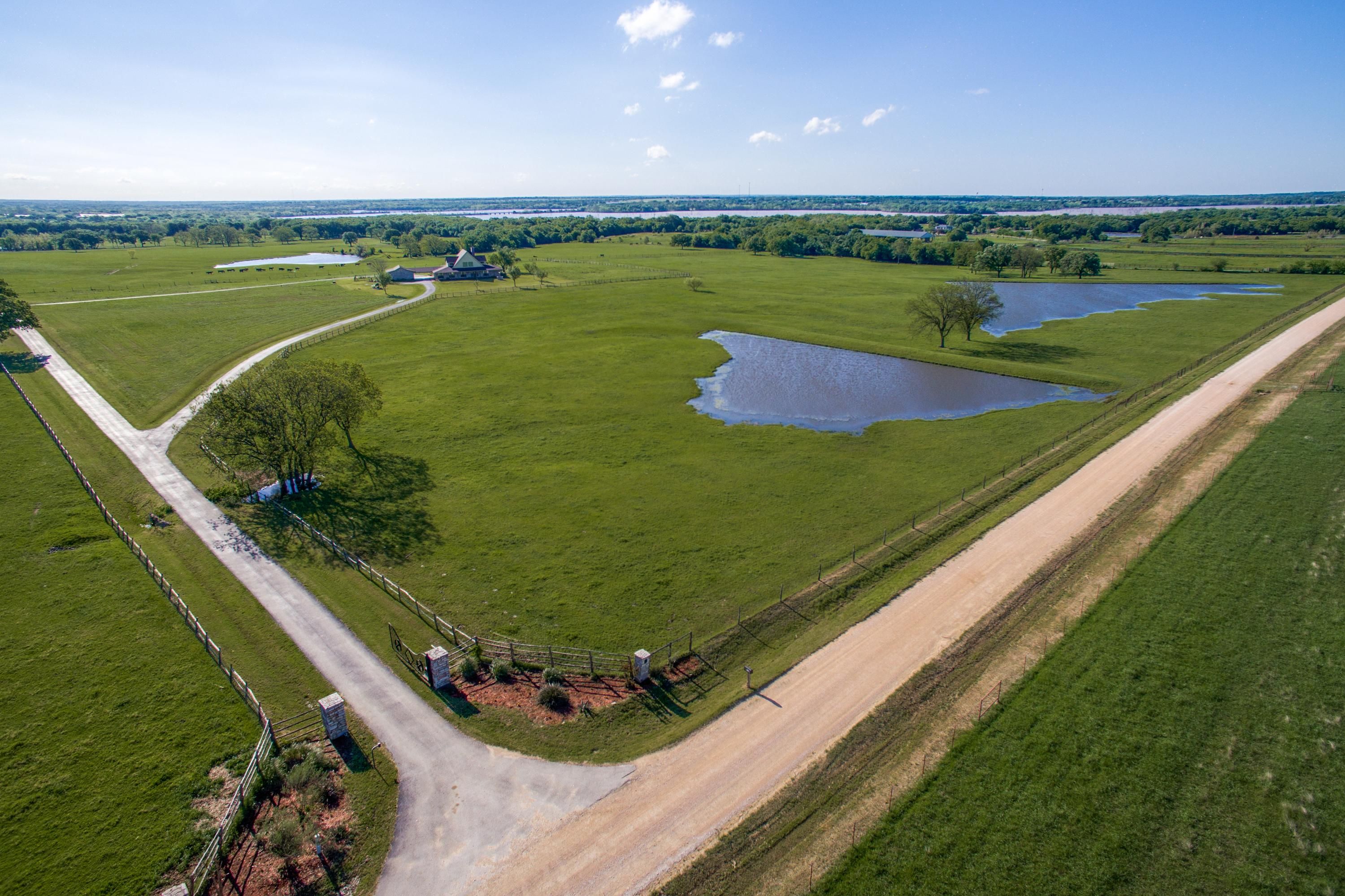 211.11 acres in Grayson County, Texas