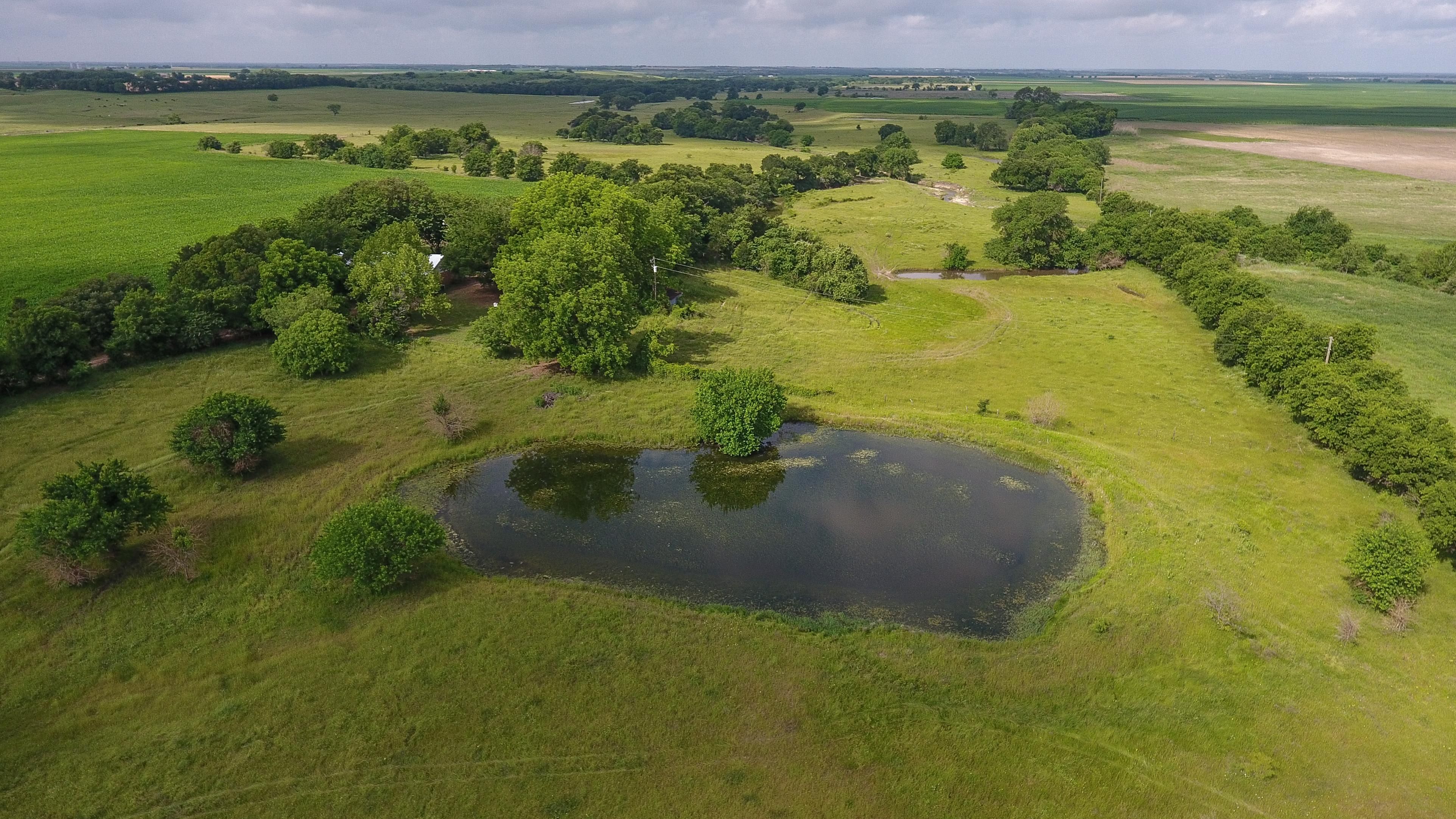 1545 IH 35, Abbott, TX 76621