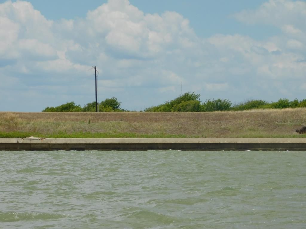 1.01 acres in Calhoun County, Texas