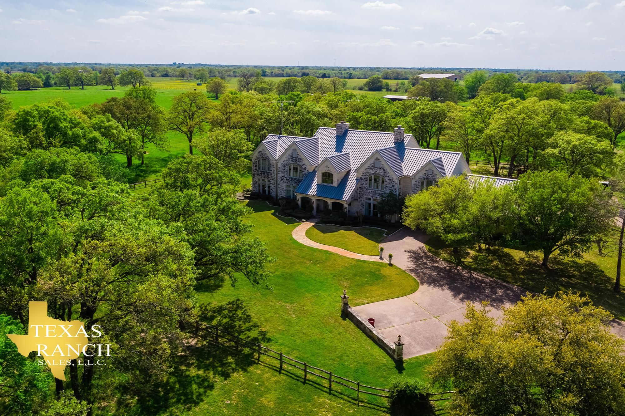 154 acres in Madisonville, TX, 77864