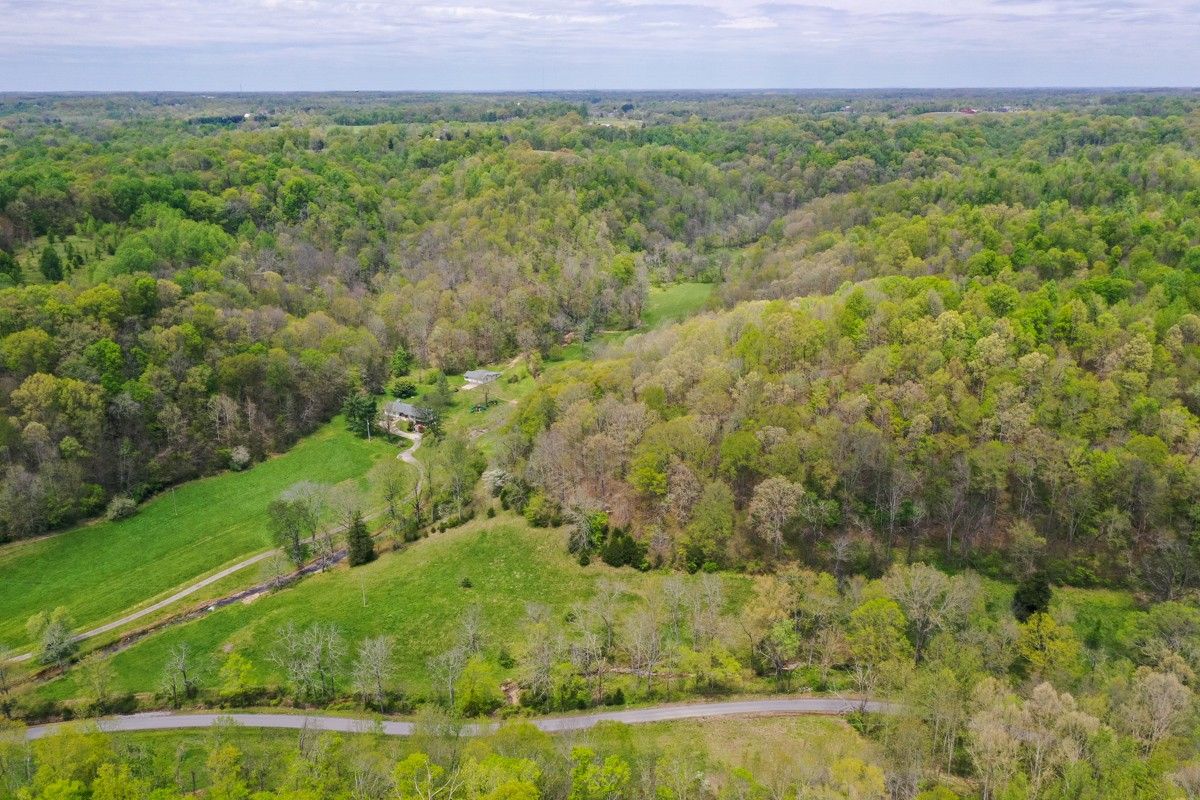 100 acres in Sumner County, Tennessee