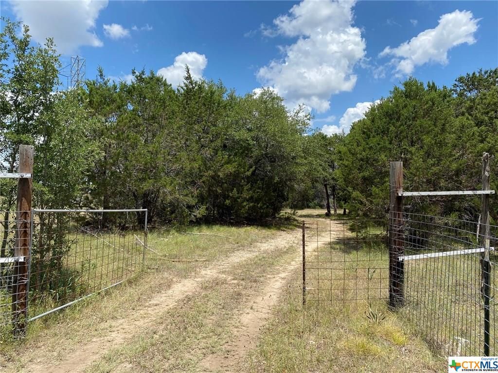 10 acres in Lampasas County, Texas
