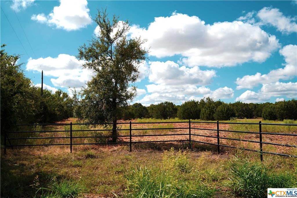 2.21 acres in Williamson County, Texas