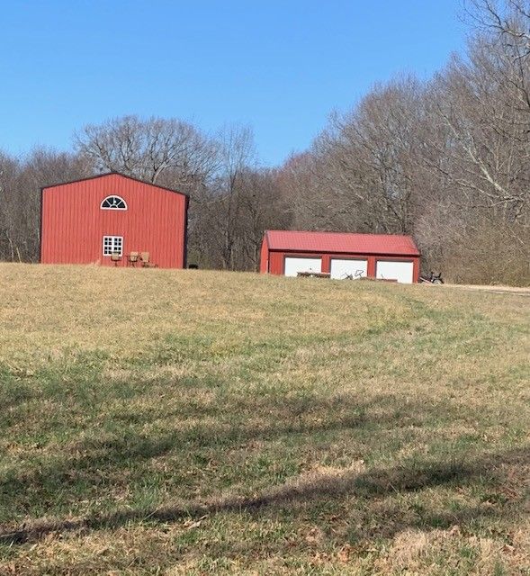 10 acres in Robertson County, Tennessee