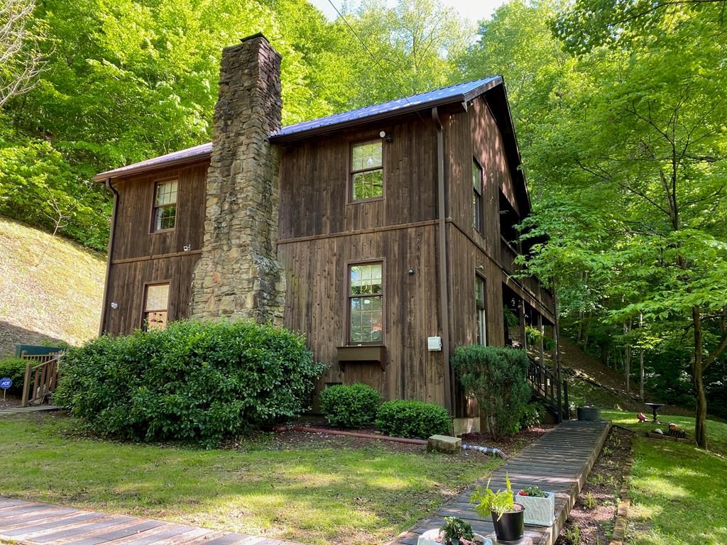 8 acres in Floyd County, Kentucky