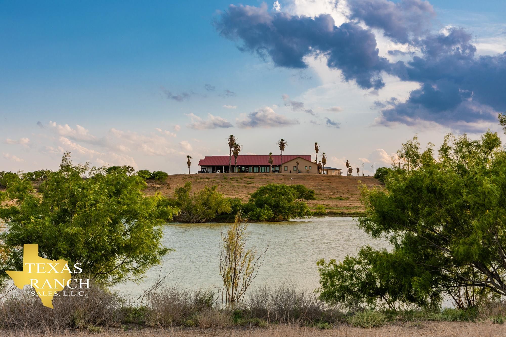 1,111 acres in Dimmit County, Texas