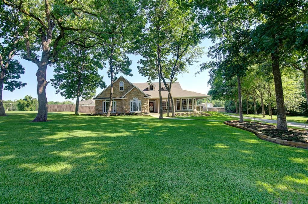 1.9 acres in Montgomery County, Texas