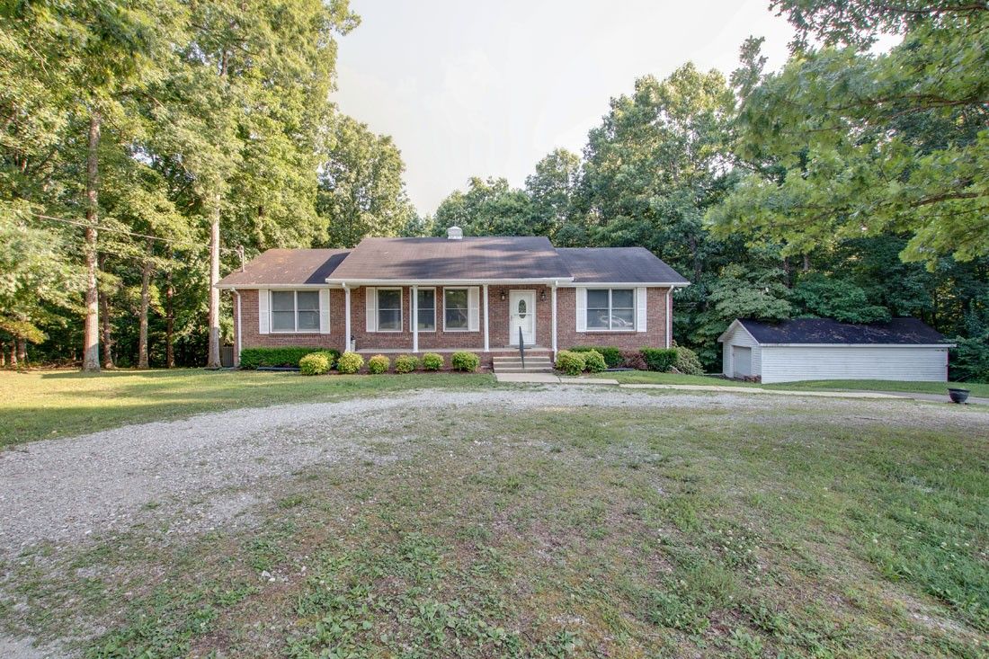 1.8 acres in Dickson County, Tennessee