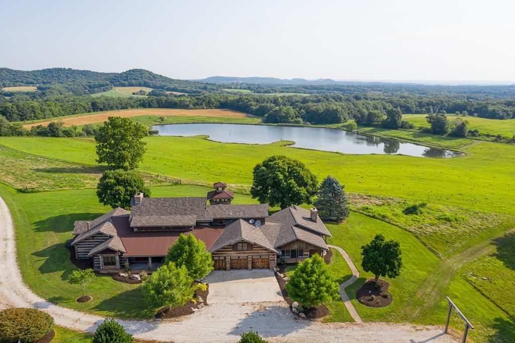 290 acres in Pike County, Missouri