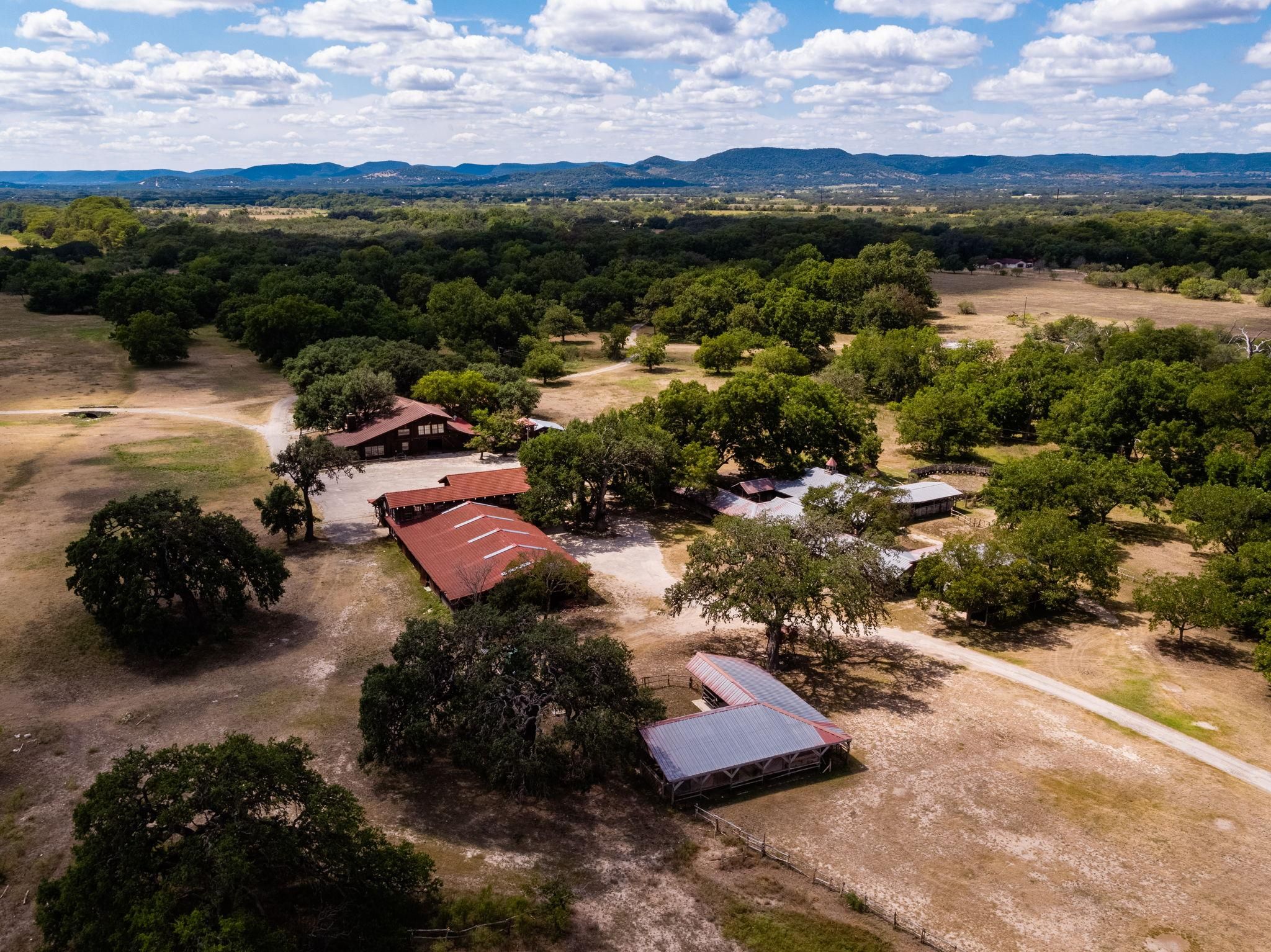 810 B&R Road, Utopia, TX 78884