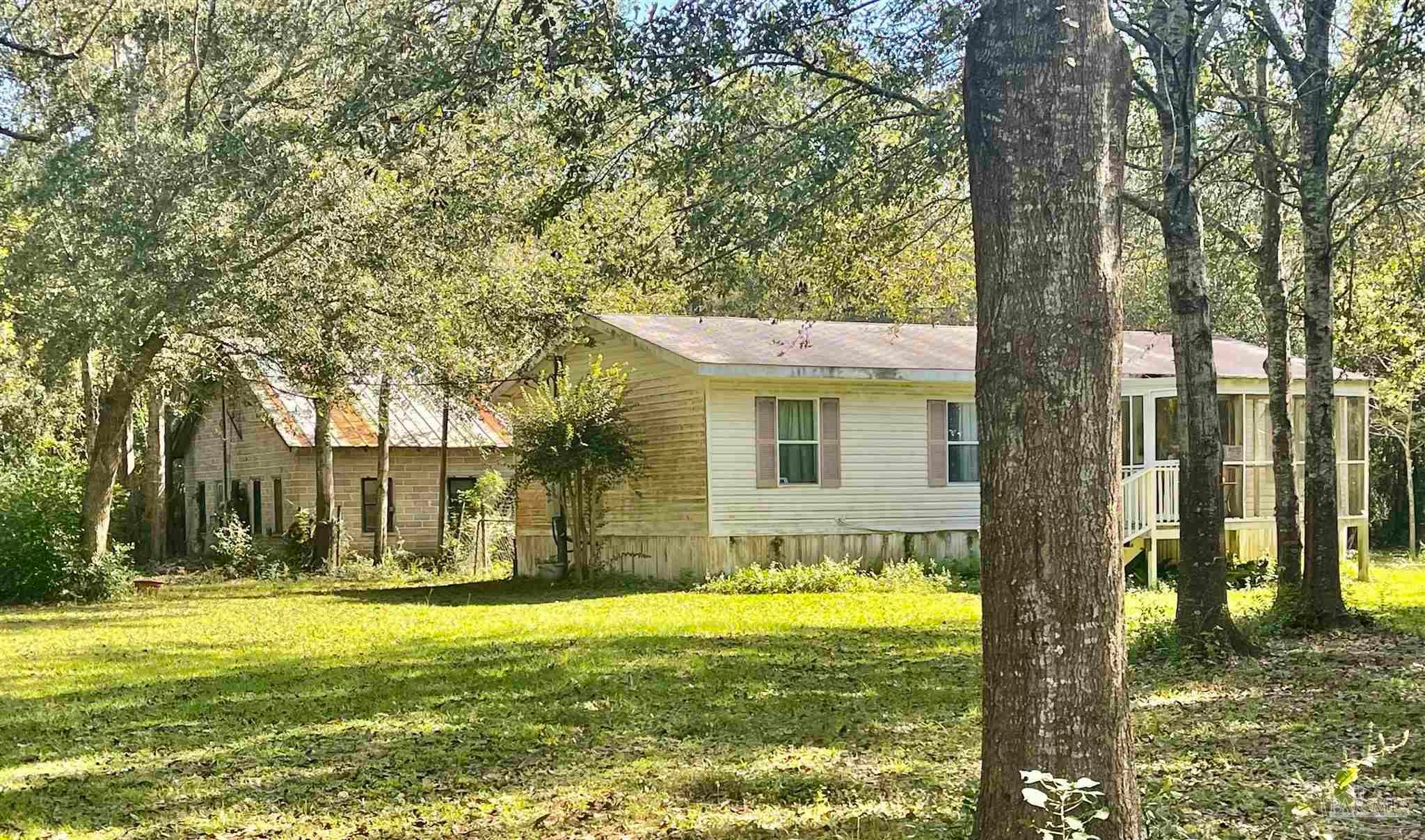 1.5 acres in Escambia County, Florida