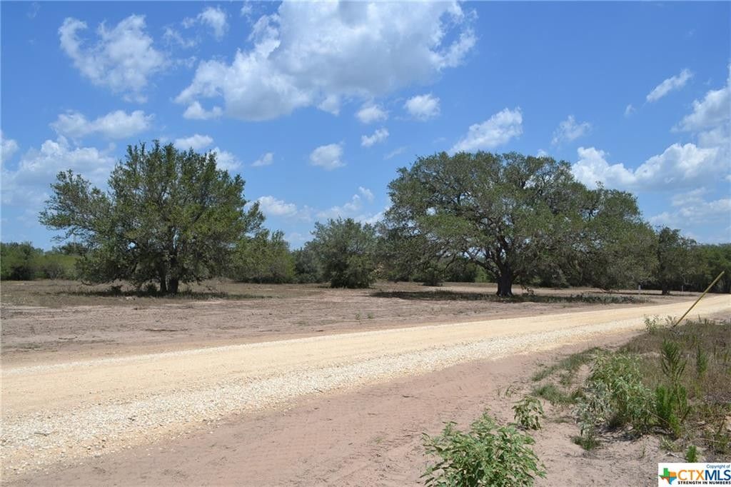 15 acres in Goliad County, Texas