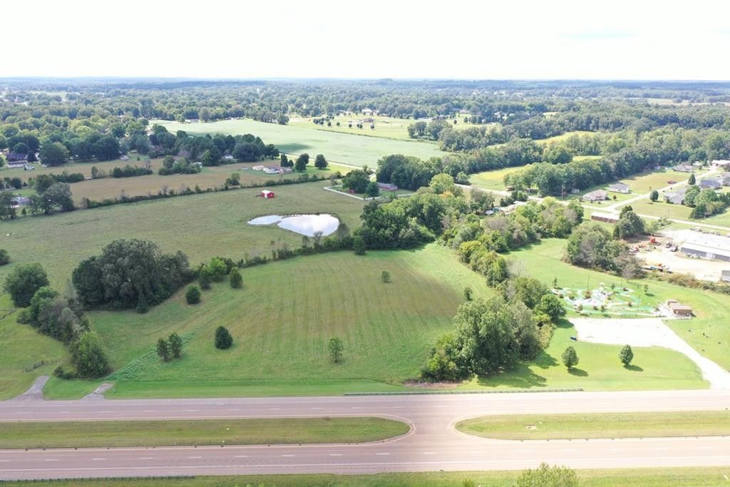 6 acres in Weakley County, Tennessee