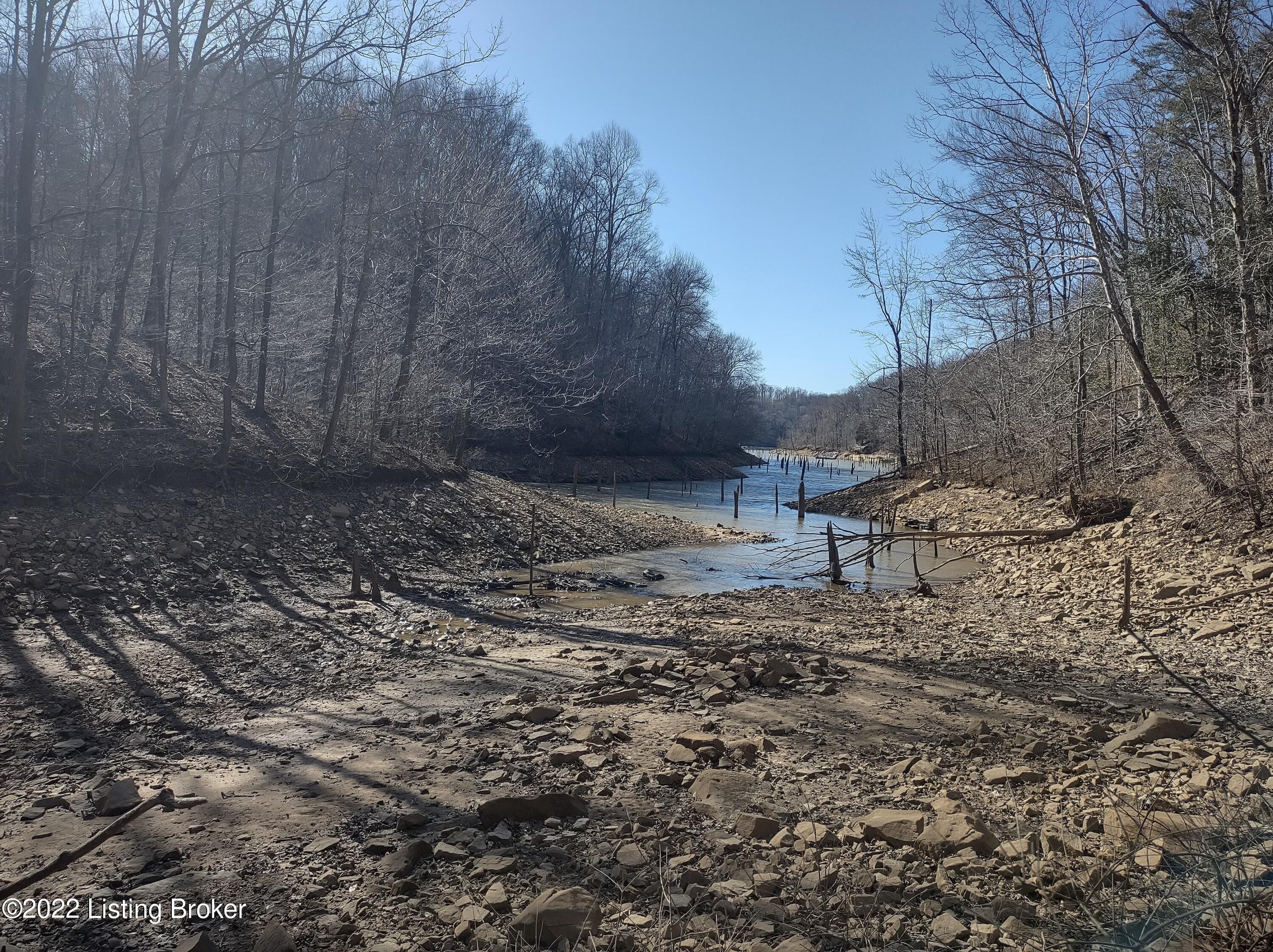 1.7 acres in Edmonson County, Kentucky