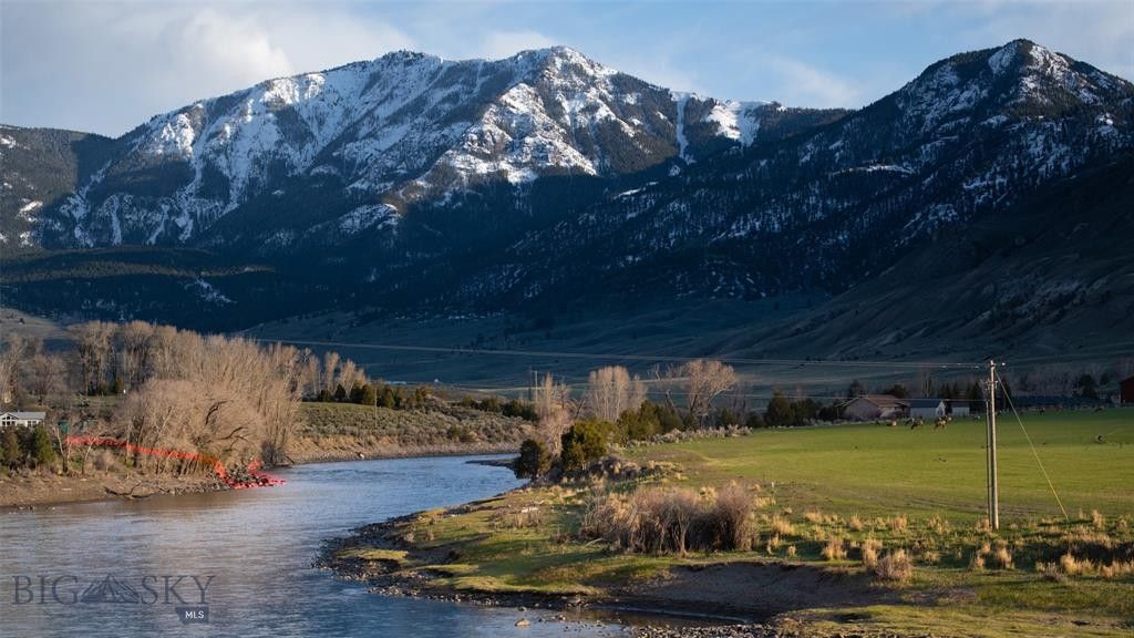 3.22 acres in Park County, Montana