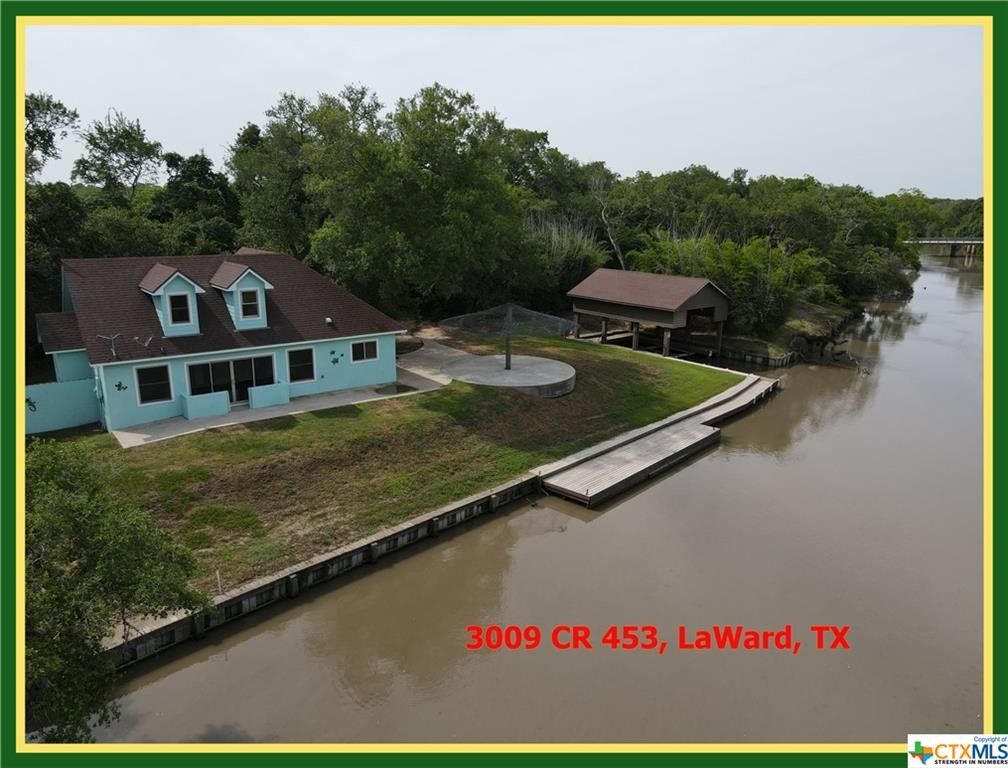 1.63 acres in Jackson County, Texas