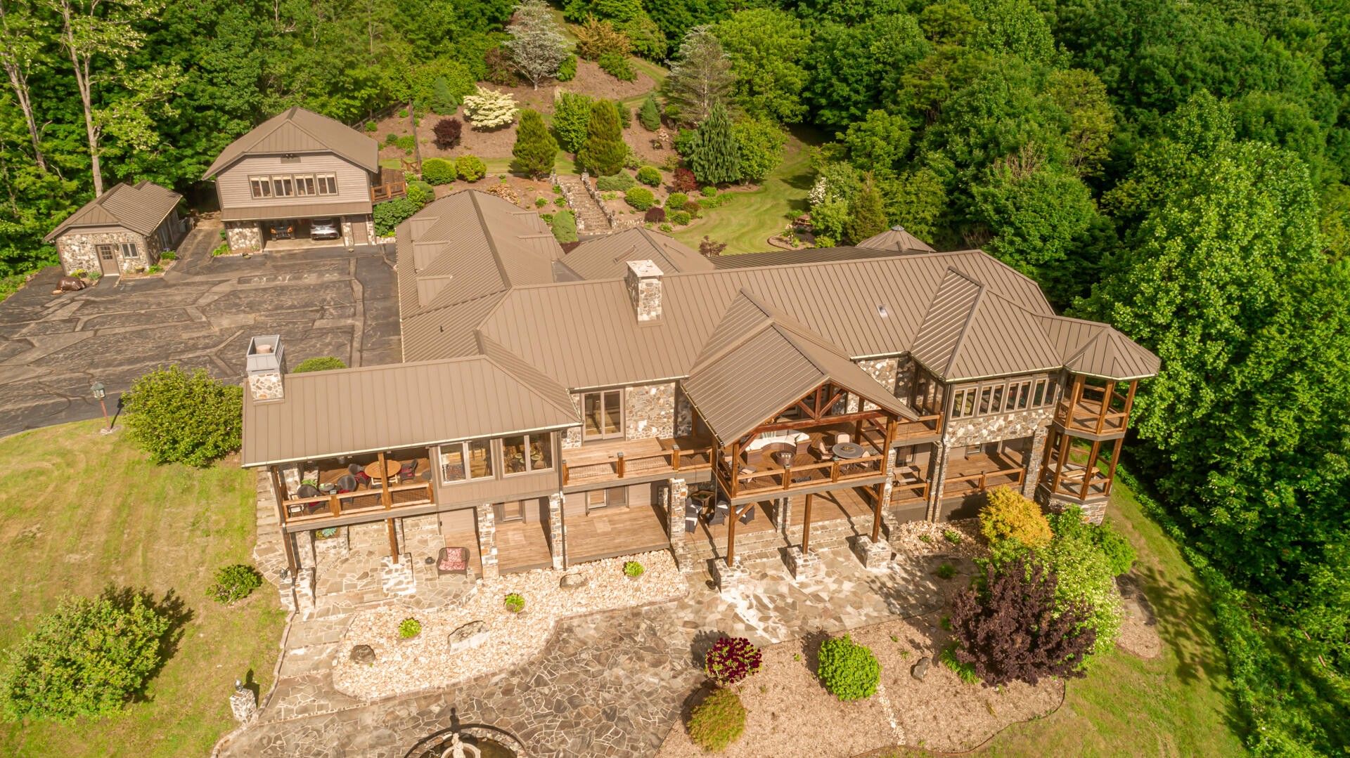 202 acres in Johnson County, Tennessee