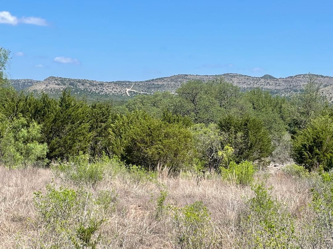 5 acres in Real County, Texas