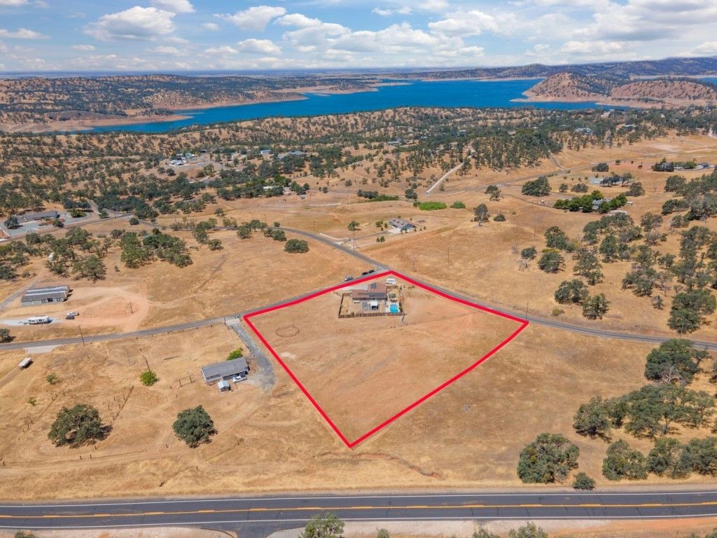 3.2 acres in Tuolumne County, California