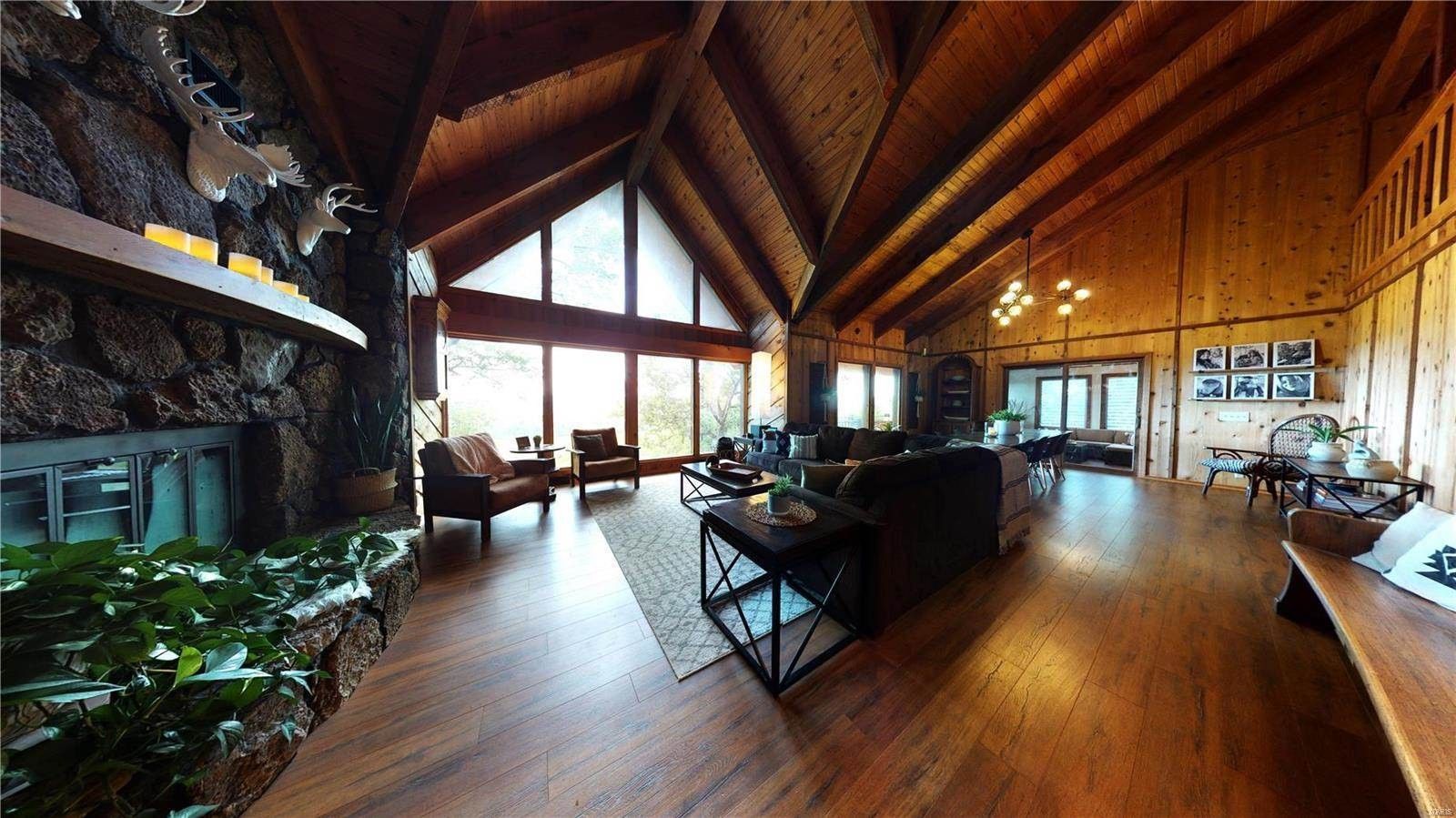 2.06 acres in Pulaski County, Missouri