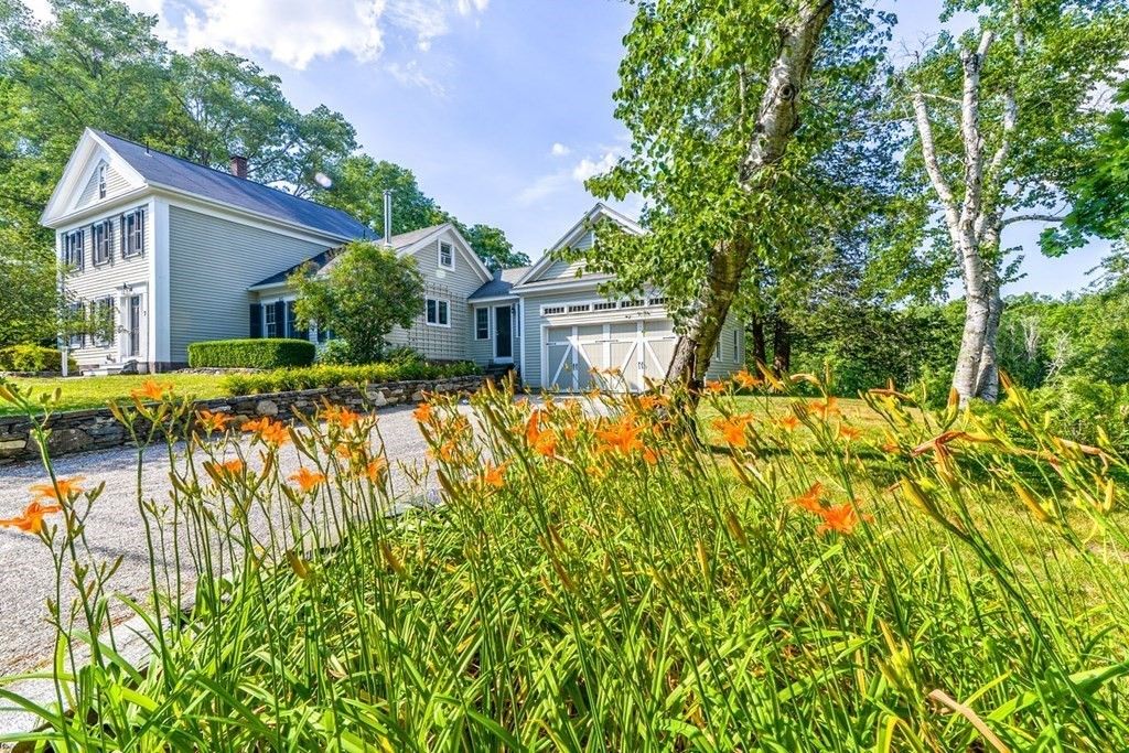 2.6 acres in Hampshire County, Massachusetts