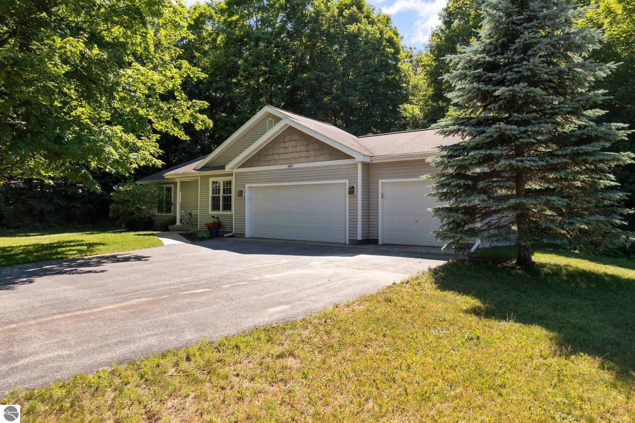 1.02 acres in Grand Traverse County, Michigan