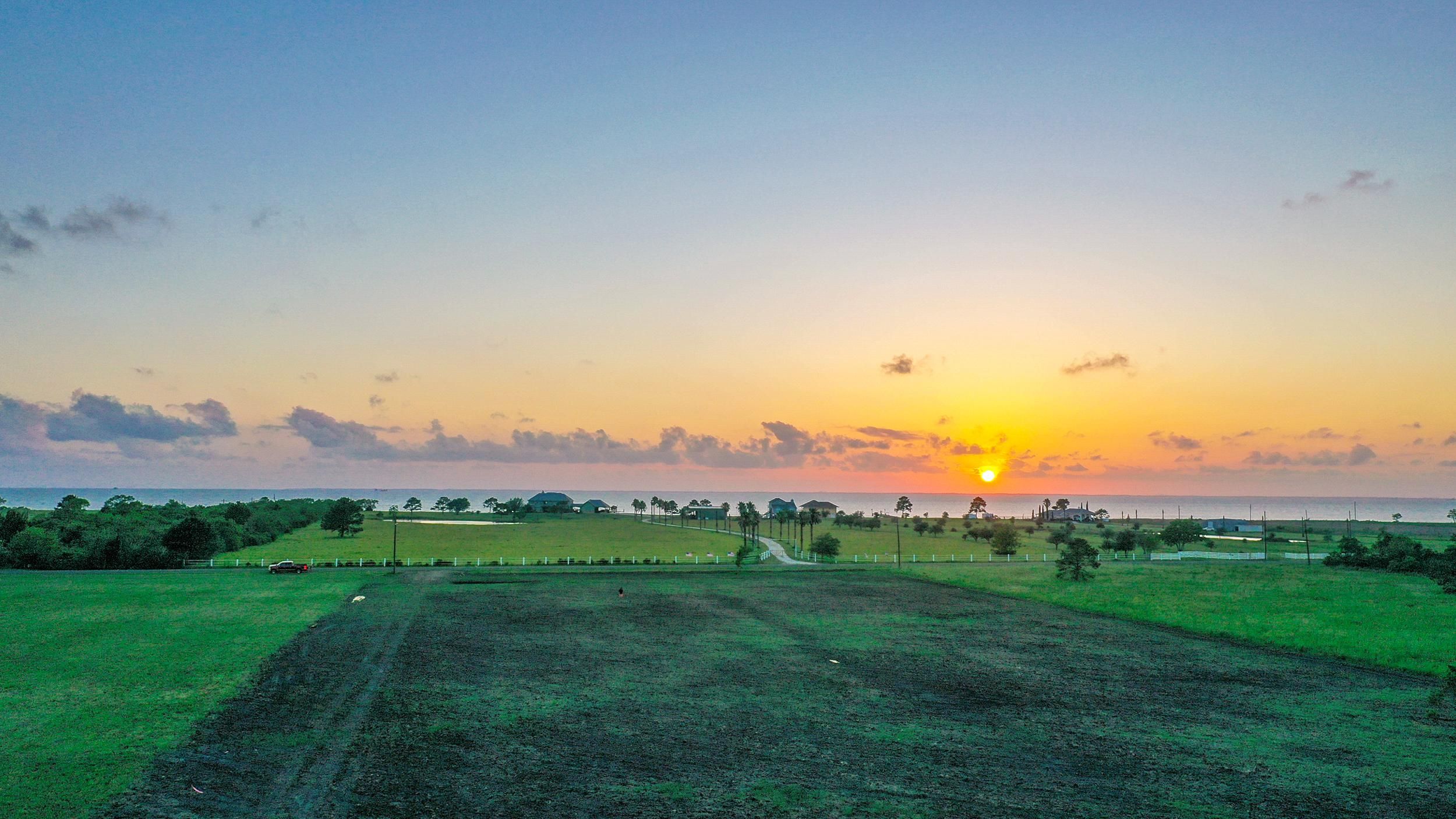 4 acres in Chambers County, Texas