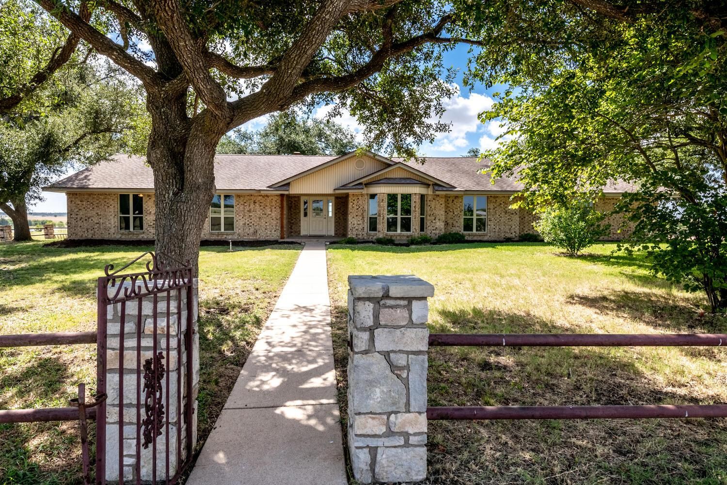 3739 South FarmtoMarket 2184, Rogers, TX 76569 MLS 209353
