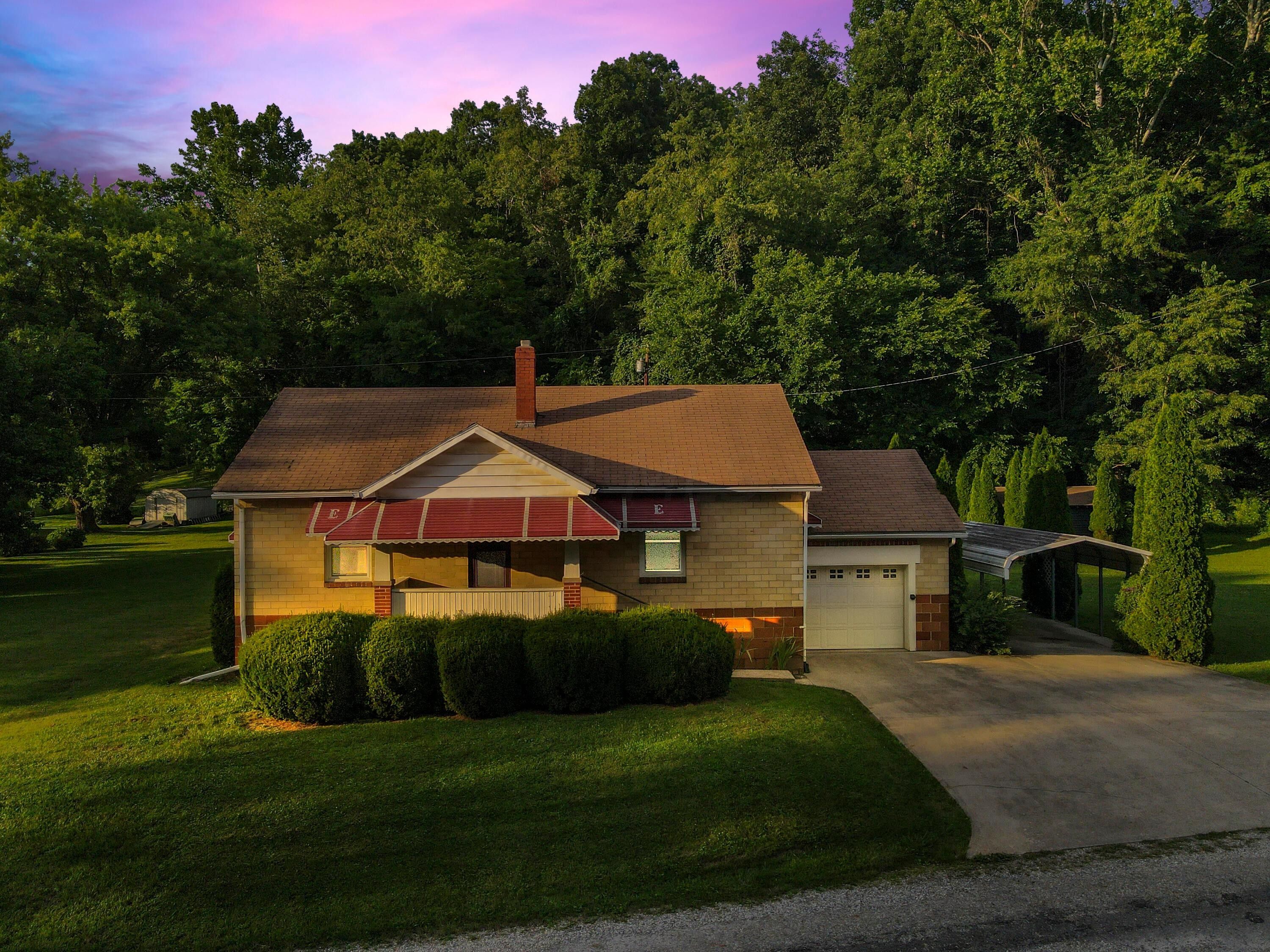 1.4 acres in Hocking County, Ohio