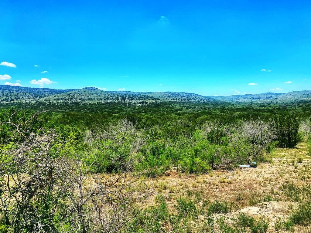 11.06 acres in Uvalde County, Texas