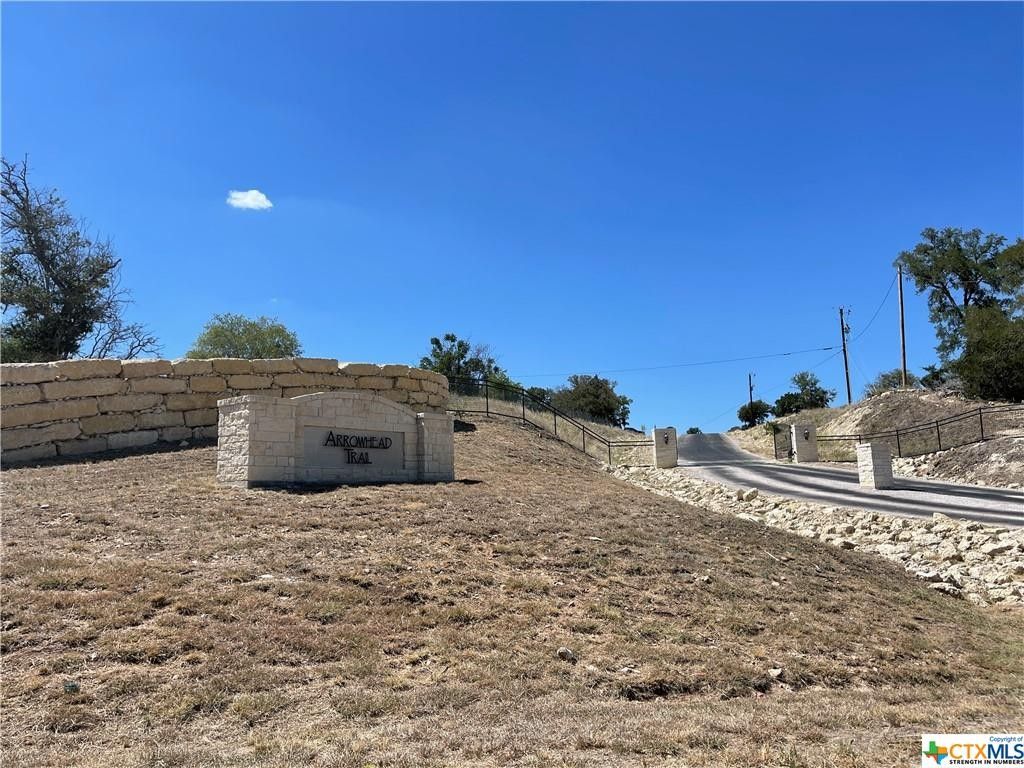 8 acres in County, Texas