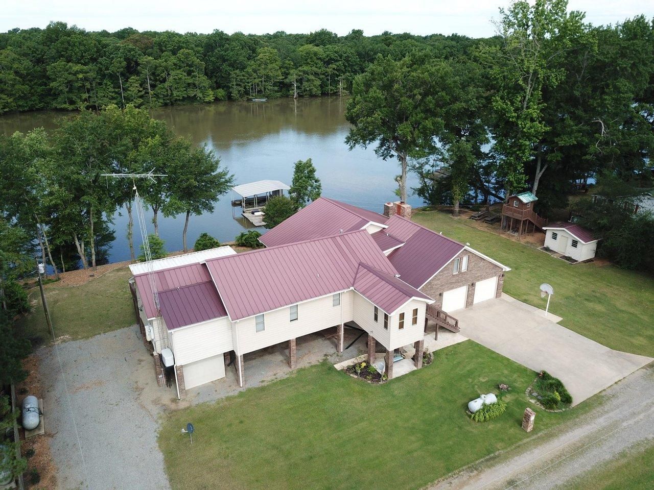 57 Resort Road, Holly Grove, AR 72069