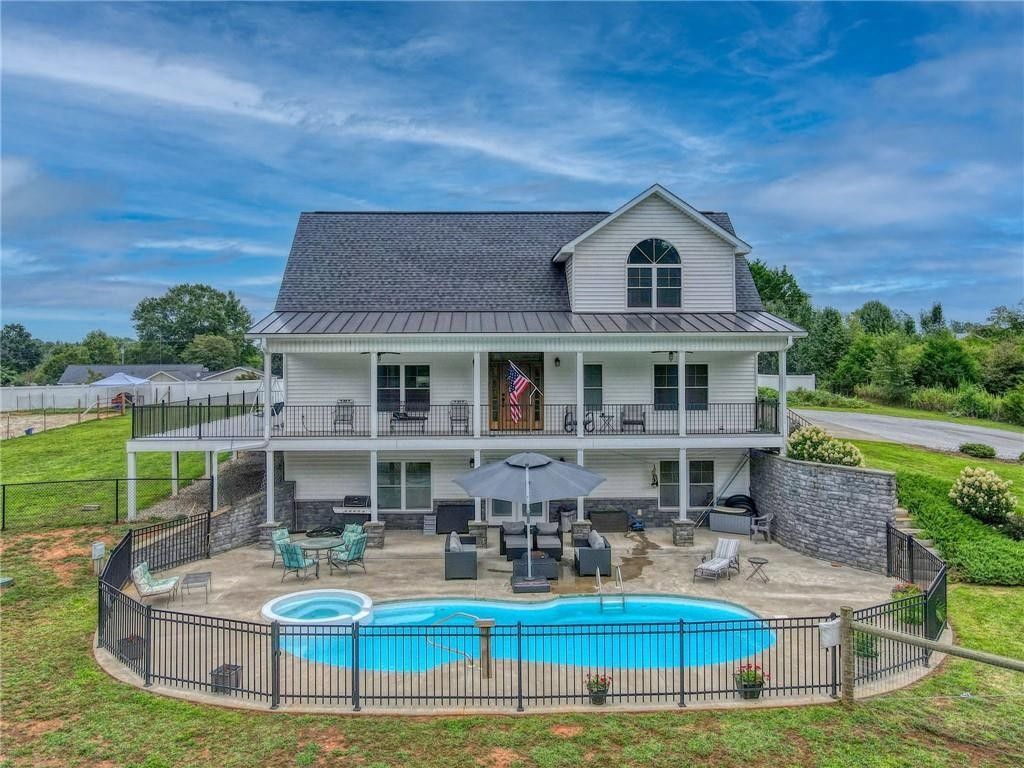 4 acres in Oconee County, South Carolina