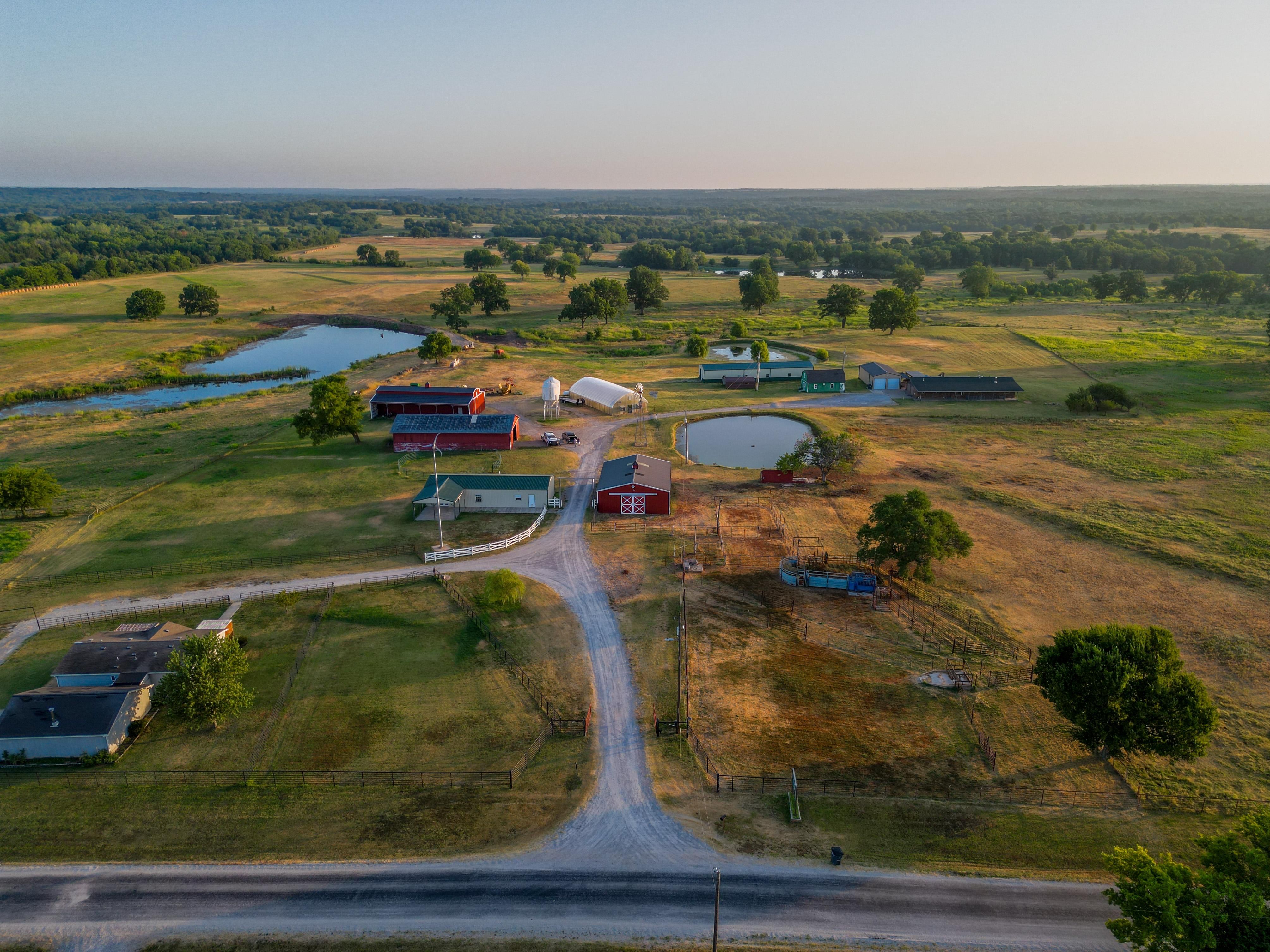 497868 East1290 Road, Maud, OK 74854